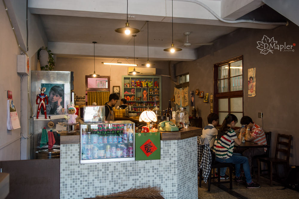 高雄鼓山-早頓小室tsa-tng room-聽黑膠音樂品嘗舊時代的憧憬