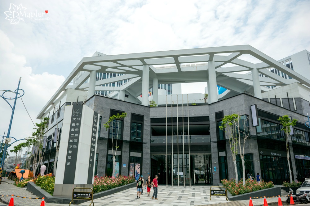 軟體園區 Dali Art 藝術廣場｜巨大藍色沉思者42號&洗窗工人