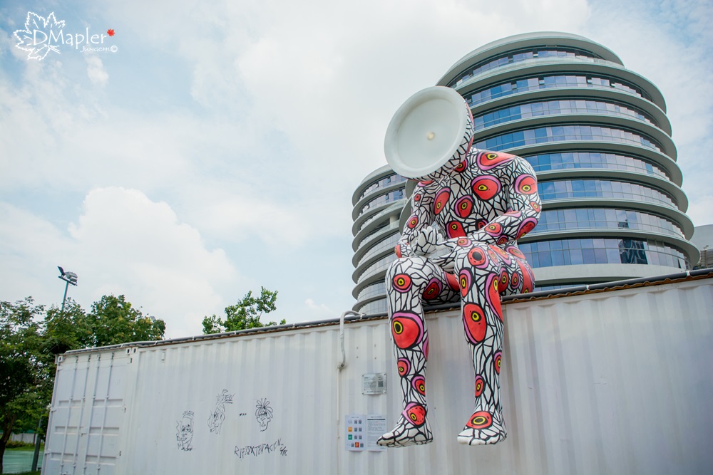 軟體園區 Dali Art 藝術廣場｜巨大藍色沉思者42號&洗窗工人