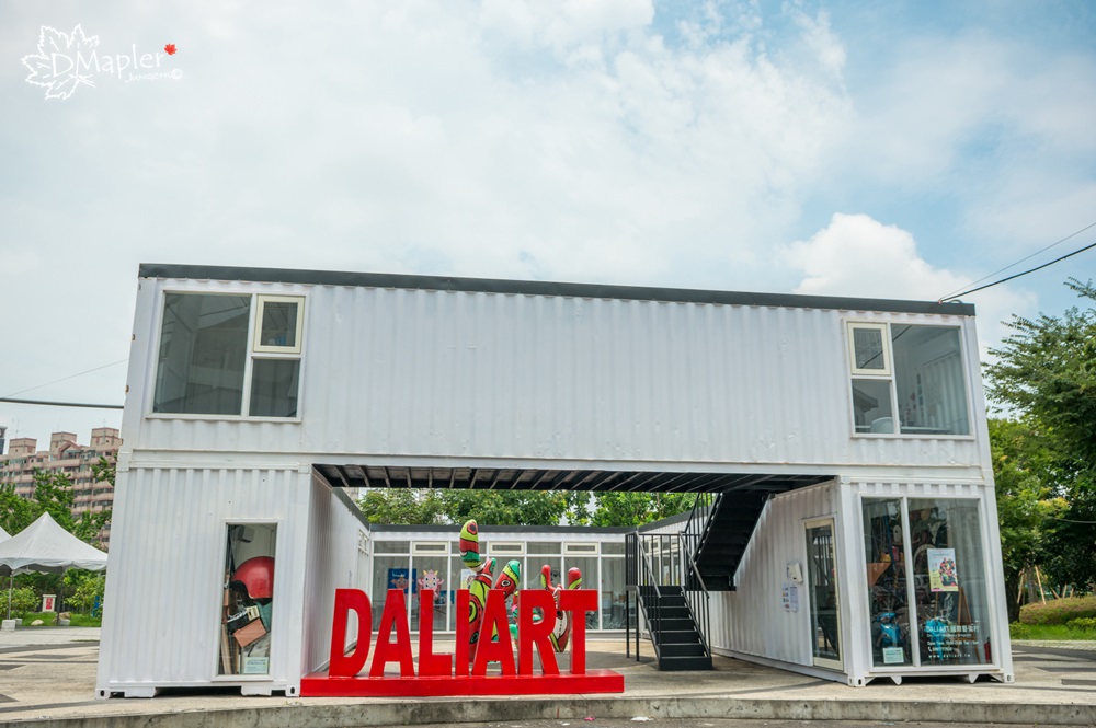 軟體園區 Dali Art 藝術廣場｜巨大藍色沉思者42號&洗窗工人