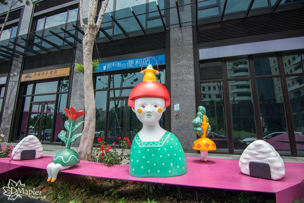 軟體園區 Dali Art 藝術廣場｜巨大藍色沉思者42號&洗窗工人